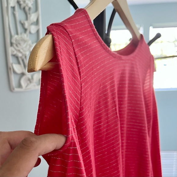 🦋 5/$25 BUNDLE • Copper Key Red Cold Shoulder Girls Top with Silver Strands - Picture 4 of 7